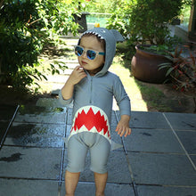 Carregar imagem no visualizador da galeria, Macacão Kids Praia Piscina Tubarão | Fofurinha Store